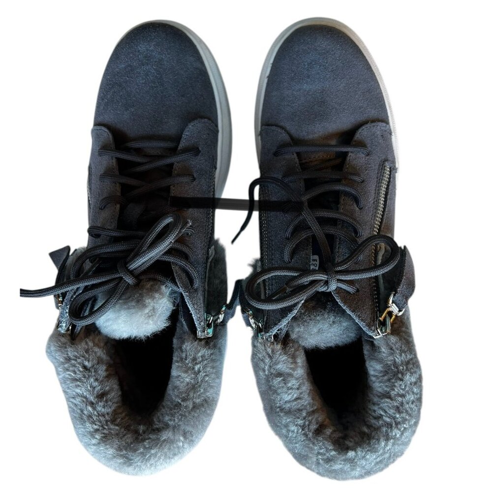Cloud Nine Women’s Size 8 Gray Suede and Sheepskin Ankle Boots - Picture 10 of 15